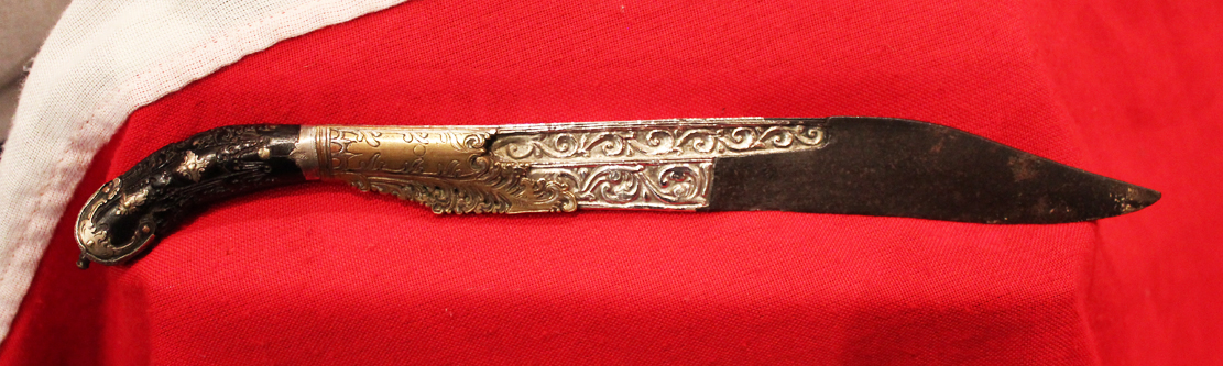 Antique 17th-18th century Sinhalese Nobleman's Dagger Piha Kaetta, With Fabulous Carved Black Coral Grip, and Very Unually With its Original Scabbard.