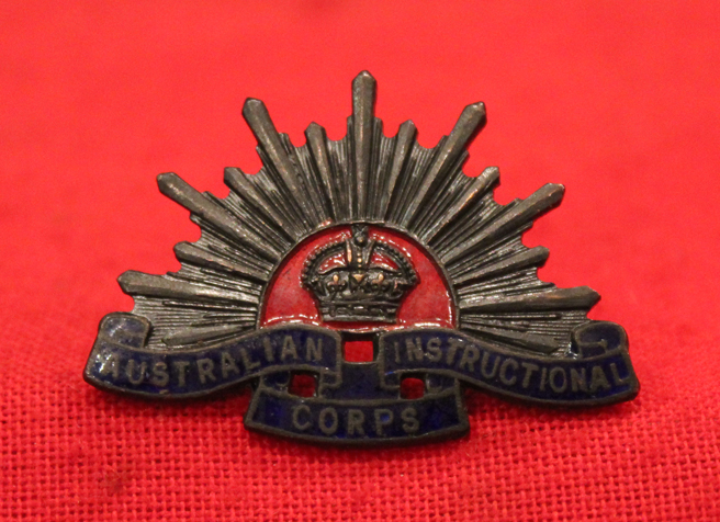 WW2 Australian Instructional Corps - Officer Bronze and Enamel Hat Badge