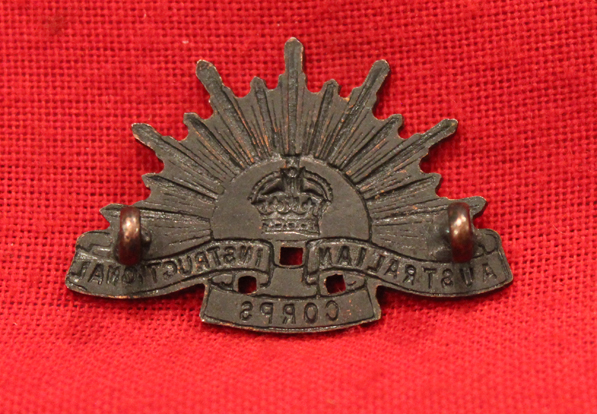 WW2 Australian Instructional Corps - Officer Bronze and Enamel Hat Badge