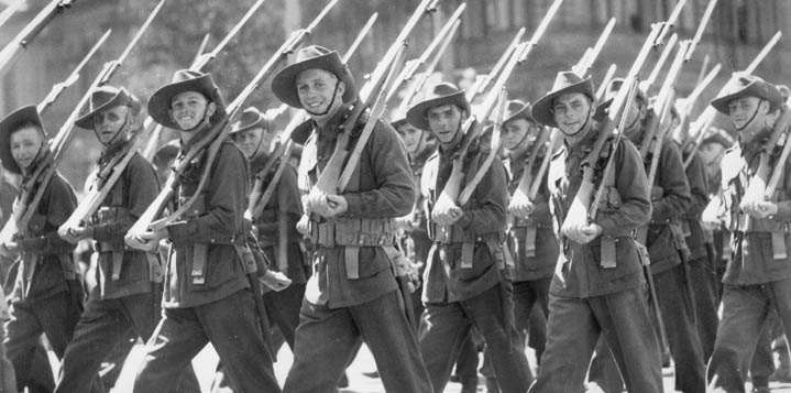 WW2 Australian Instructional Corps - Officer Bronze and Enamel Hat Badge