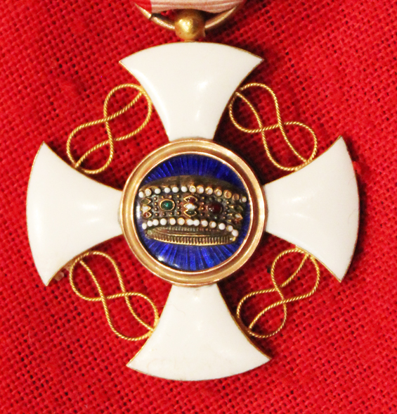 A Stunning Italian 'Order of the Crown of Italy' in Gold; Knight's Cross Medal. With Polychrome Transluscent Enamel Of The Crown Of Savoy