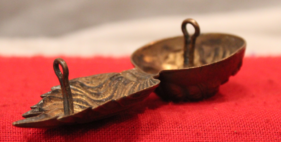 A Very Good Fur Cap Plume Badge Of The Royal Welch Fusiliers