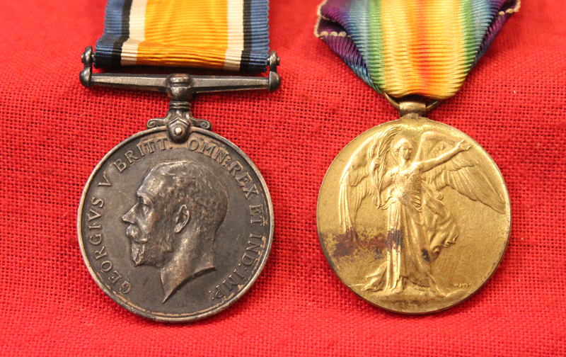 Part of a Superb WW1 Machine Gunner's Collection, British and German. A Fabulous Original WW1 Gordon Highlander Machine Gun Corps Medals, Badges, Sporran, Glengarry & Gaiters of Gordon Highlander