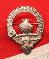 Original Vintage Scottish Pringle Clan Bonnet Badge, with Latin Clan Motto 'Amicitia Reddit Honores' With Clam Shell Crest Hallmarked Edinburgh Silver