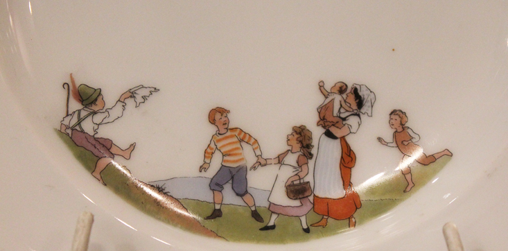 A Very Good German 1900's & WW1 Porcelain Zeppelin Plate Warmer