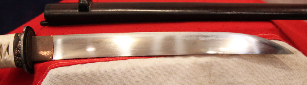Most Attractive Koto Period Tanto Around 600 Years Old Imperial White Ito