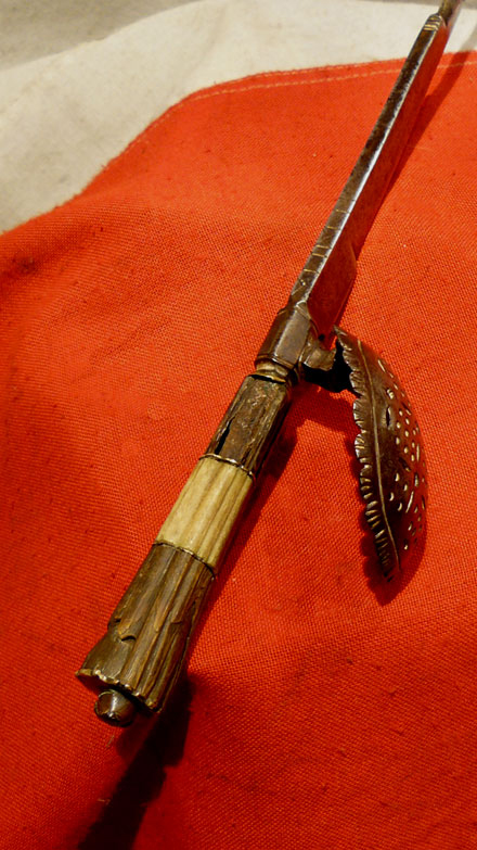 A Most Rare & Beautiful 16th-17th Century Italian Maine Gauche. A Renaissance Period Duellist's Parrying, Shell Guard Dagger