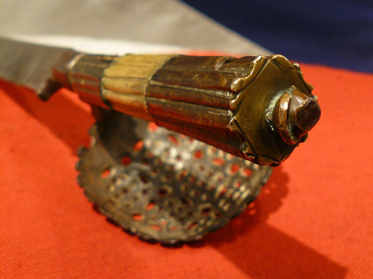 A Most Rare & Beautiful 16th-17th Century Italian Maine Gauche. A Renaissance Period Duellist's Parrying, Shell Guard Dagger
