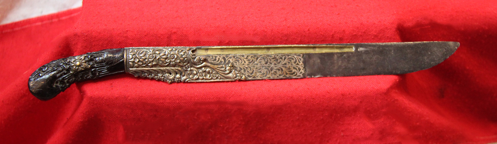 A Late 1600’s Very Fine Black Coral Handled Sinhalese King’s or Noble’s Knife. A Royal Piha-Kaetta (Pihiya)