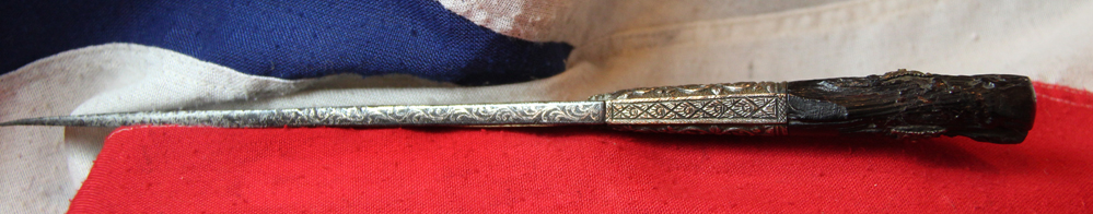 A Late 1600’s Very Fine Black Coral Handled Sinhalese King’s or Noble’s Knife. A Royal Piha-Kaetta (Pihiya)