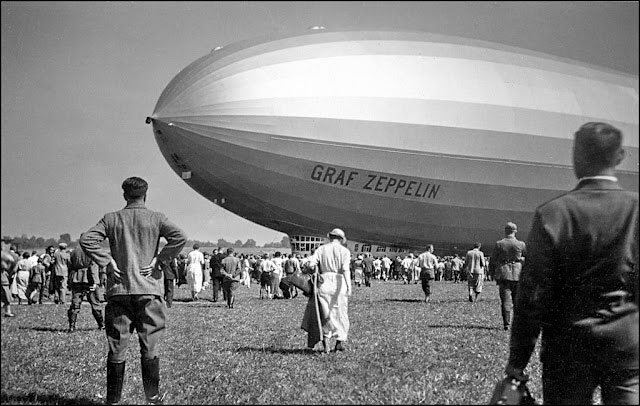 A Most Rare Original, Nazi Deutsche Zeppelin-Reederei Serving Platter From the Graf Zeppelin