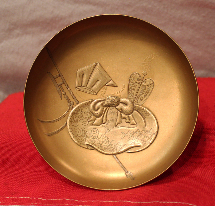 A Simply Fabulous Samurai's Loyalty, Ritual-Exchange, Wine Bowl, A Sakazuki of Hiramaki-e Pure Gold Lacquer. Signed Yoyusai (1772-1845)