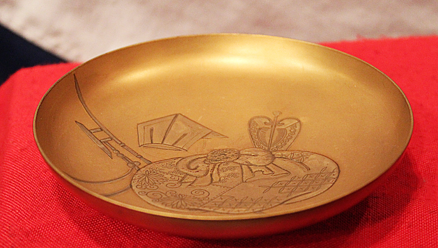 A Simply Fabulous Samurai's Loyalty, Ritual-Exchange, Wine Bowl, A Sakazuki of Hiramaki-e Pure Gold Lacquer. Signed Yoyusai (1772-1845)