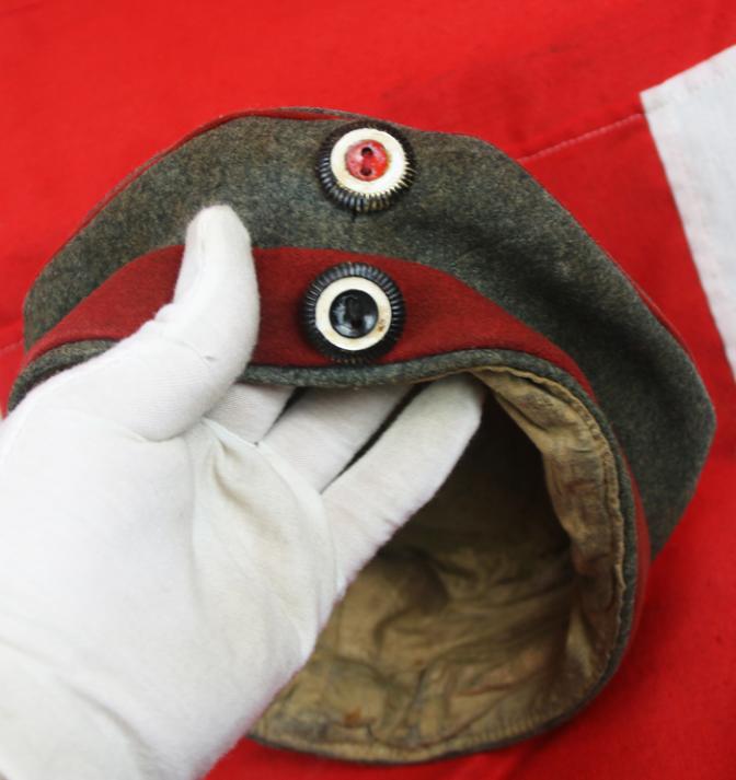 Early War M1910 Feldgrau & Wine Red Wool Cloth Lancer’s Mutze Representing the Colours of a Prussian Uhlans Lancers Regiment. The Very Same Type And Rare Colour Scheme worn by Corporal Adolf Hitler While Serving In The Trenches in WW1.