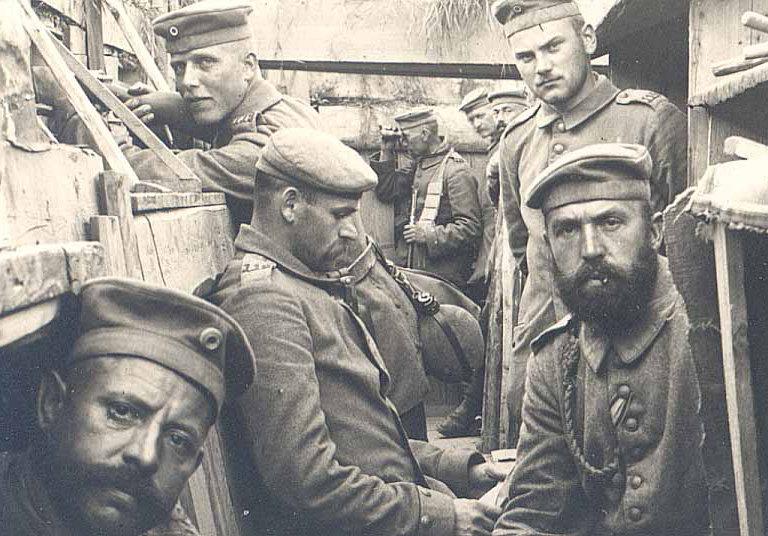 Early War M1910 Feldgrau & Wine Red Wool Cloth Lancer’s Mutze Representing the Colours of a Prussian Uhlans Lancers Regiment. The Very Same Type And Rare Colour Scheme worn by Corporal Adolf Hitler While Serving In The Trenches in WW1.