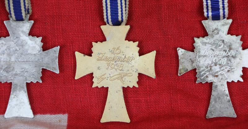 Set of Three German Mutterkreuz, Early Ist Pattern in Silver, Two 2nd Patterns in Gold & Silver