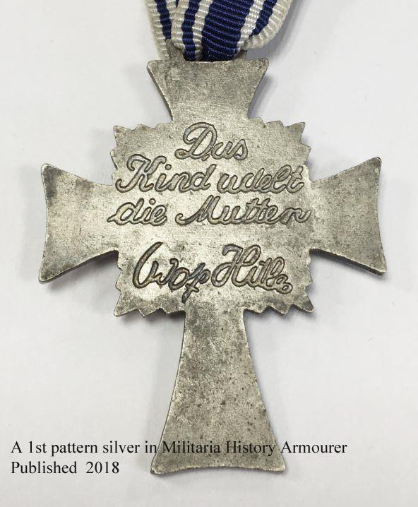 Set of Three German Mutterkreuz, Early Ist Pattern in Silver, Two 2nd Patterns in Gold & Silver