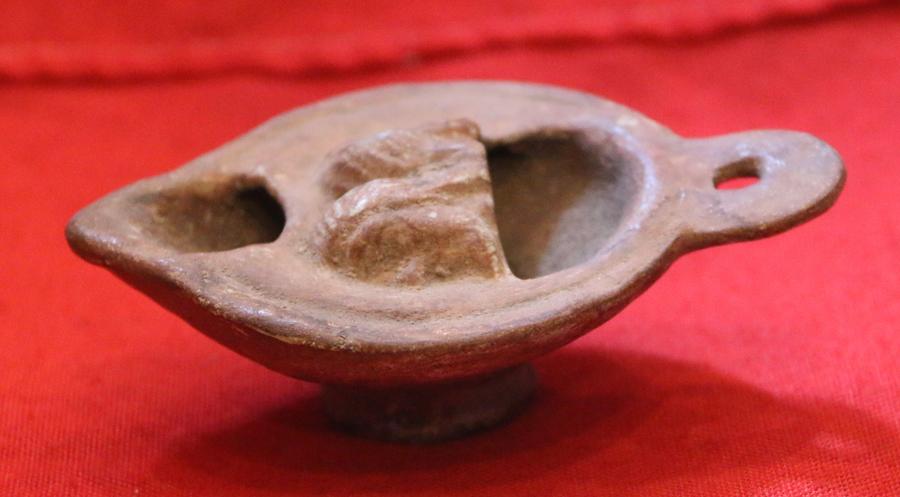 A Beautiful, Impressed Twin Head Profile Roman Oil lamp 1st to 2nd Century, Imperial Roman Province Period. From the Time of Pontus Pilate & King Herod, to The Eruptions of Pompeii
