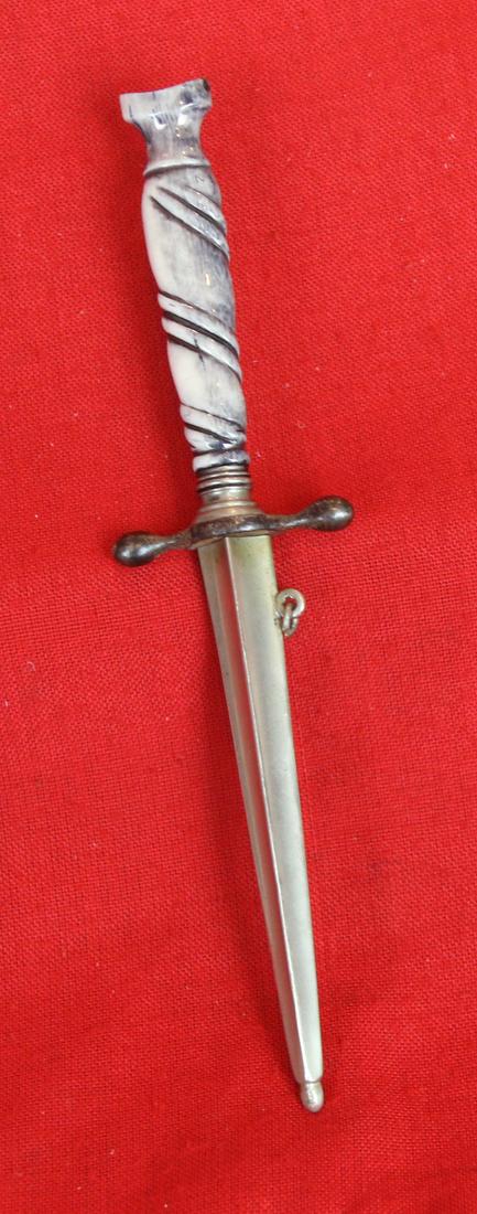 A 19th Century, Highly Attractive, Antique Stilletto Bladed So-Called Courtesan's Protective Dagger