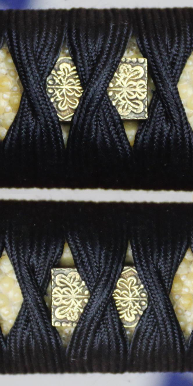 Samurai Katana Signed Kaneuji Around 1680, With The Toyatomi Clan & Imperial Kiri Kamon. With a Pair of Edo Ni Bu Ban Kin Rectangular ‘Bar’ Gold Coin Menuki. It Has an Amazingly Beautiful Polished Blade, With A Truly Elegant Curvature.