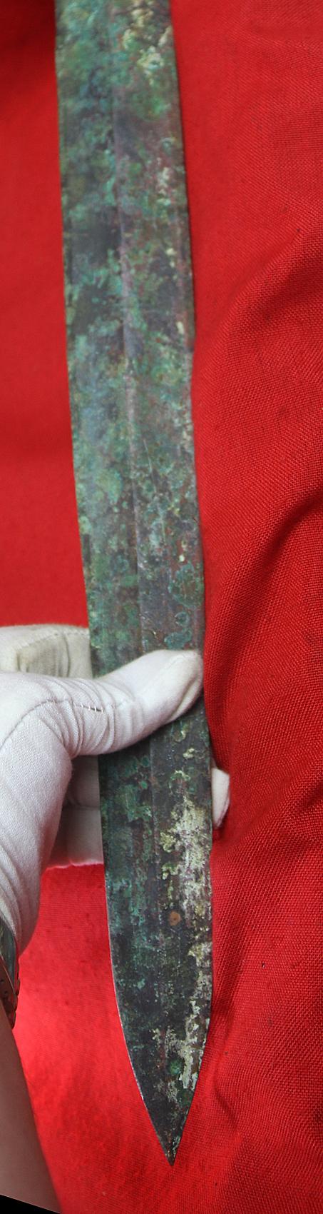 Archaic Chinese Warrior's Bronze Sword, Around 2,300 to 2,800 Years Old, From the Zhou Dynasty to the Qin Dynasty, Including the Period of the Great Military Doctrine 'The Art of War' by General Sun-Tzu