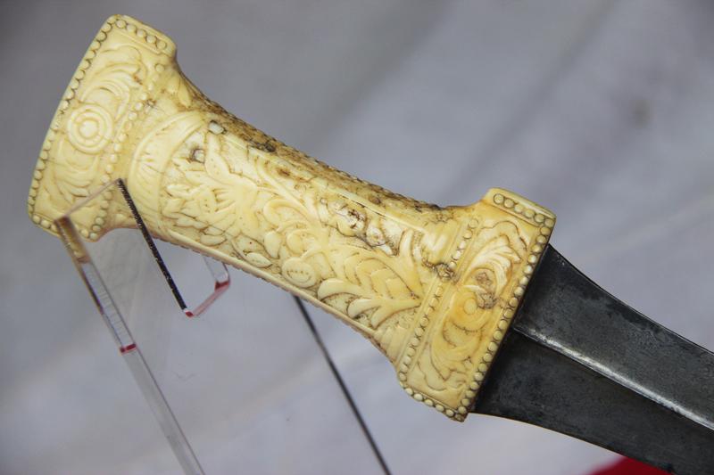 A Beautiful Indo Persian 'Tiger's Claw' Khanjar Walrus Sea Ivory and Wootz Watered Steel Bladed Dagger,