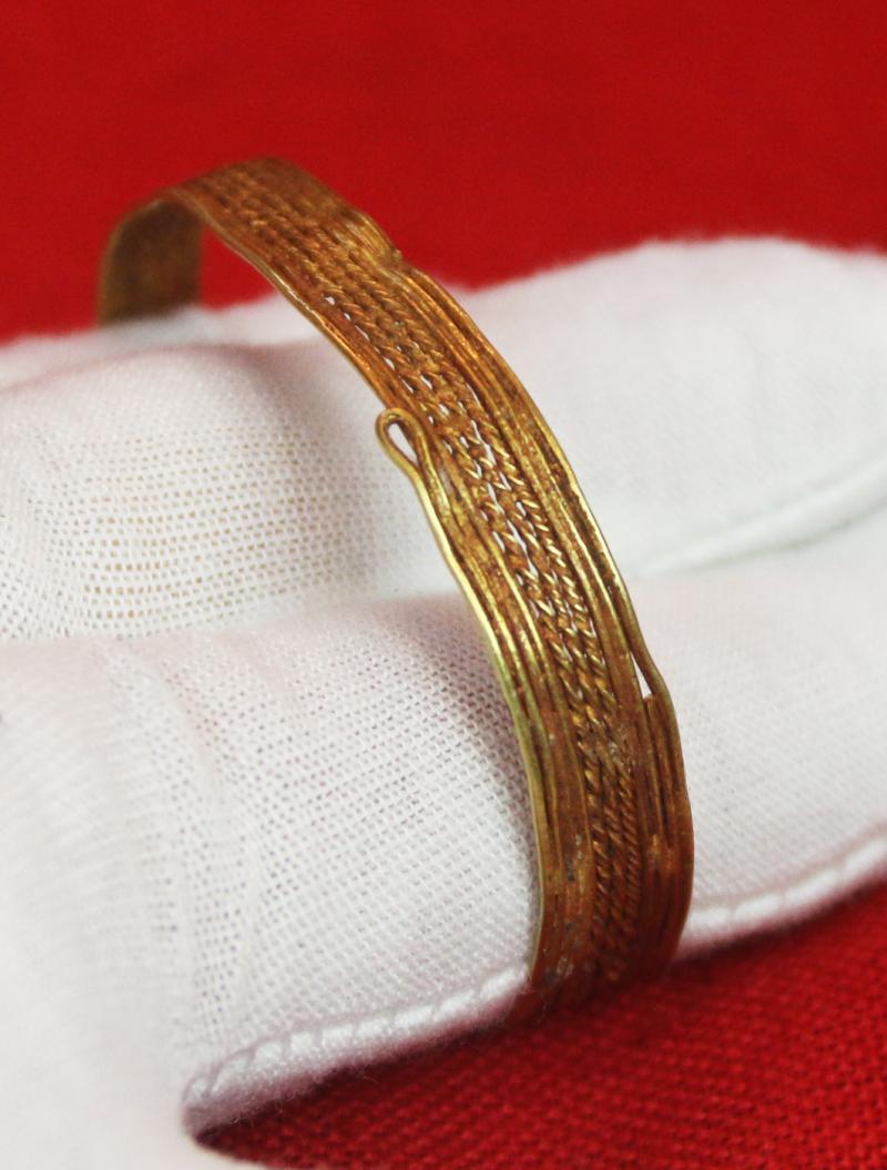 A Simply Breathtaking Original Viking High Carat Fine Gold Bracelet, Most Likely By An Irish Master Goldsmith, In Twisted Gold Wirework That The Irish Goldworkers Were Most Famed, From The 1st Millenia BC to The Viking Era, Circa 10th Century