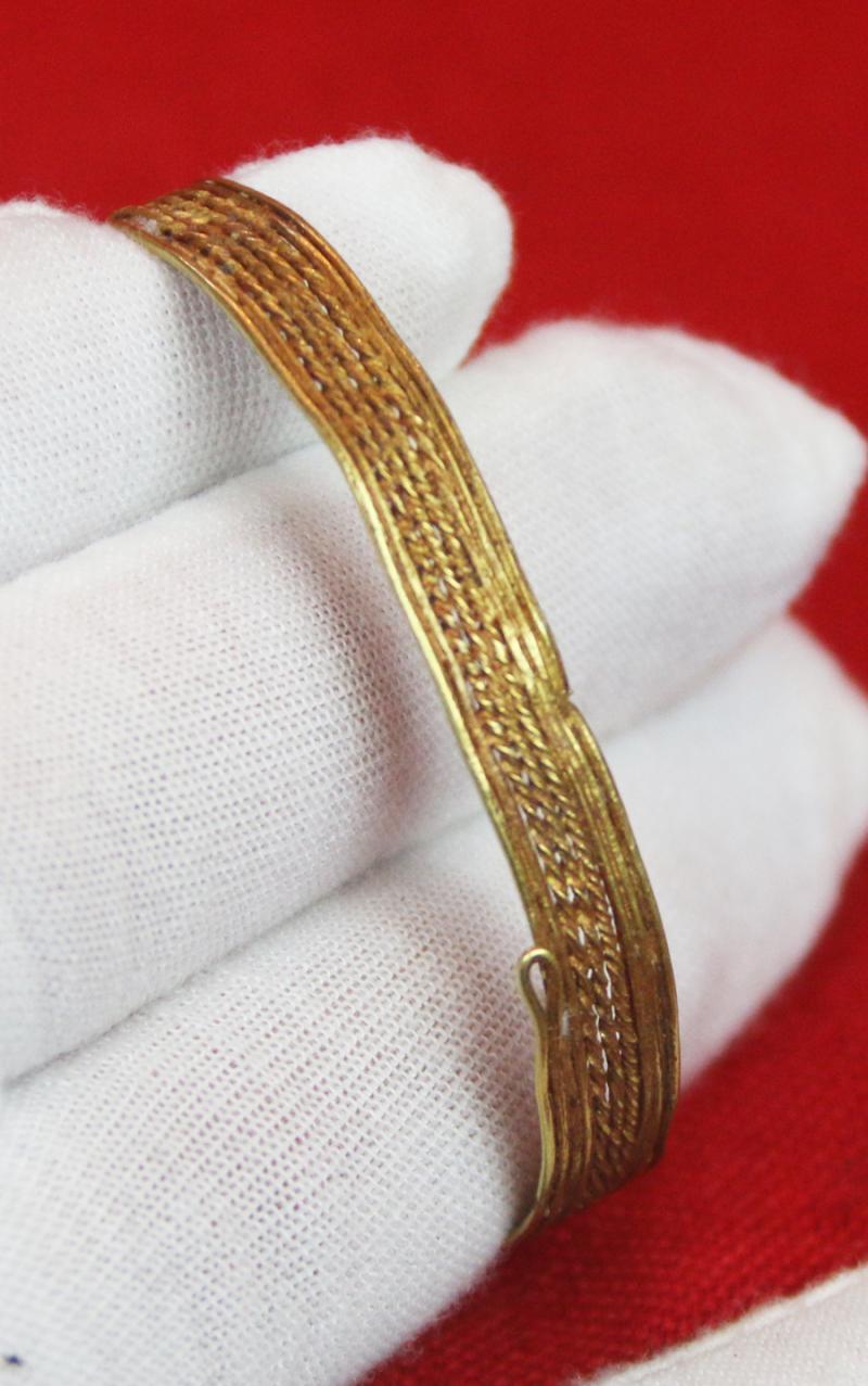 A Simply Breathtaking Original Viking High Carat Fine Gold Bracelet, Most Likely By An Irish Master Goldsmith, In Twisted Gold Wirework That The Irish Goldworkers Were Most Famed, From The 1st Millenia BC to The Viking Era, Circa 10th Century