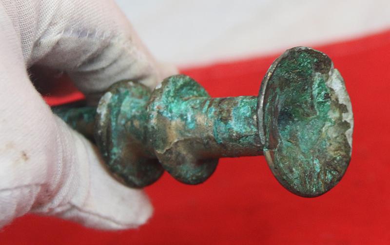 Rare, Archaic Chinese Warrior Prince's Bronze Jian Sword, Overlaid With Gold, Auspicious Metal, Around 2,400 to 2,600 Years Old, From the Zhou Dynasty to the Chin Dynasty, Including the Period of Sun-Tzu'. Likely of The Kingdom of Yue