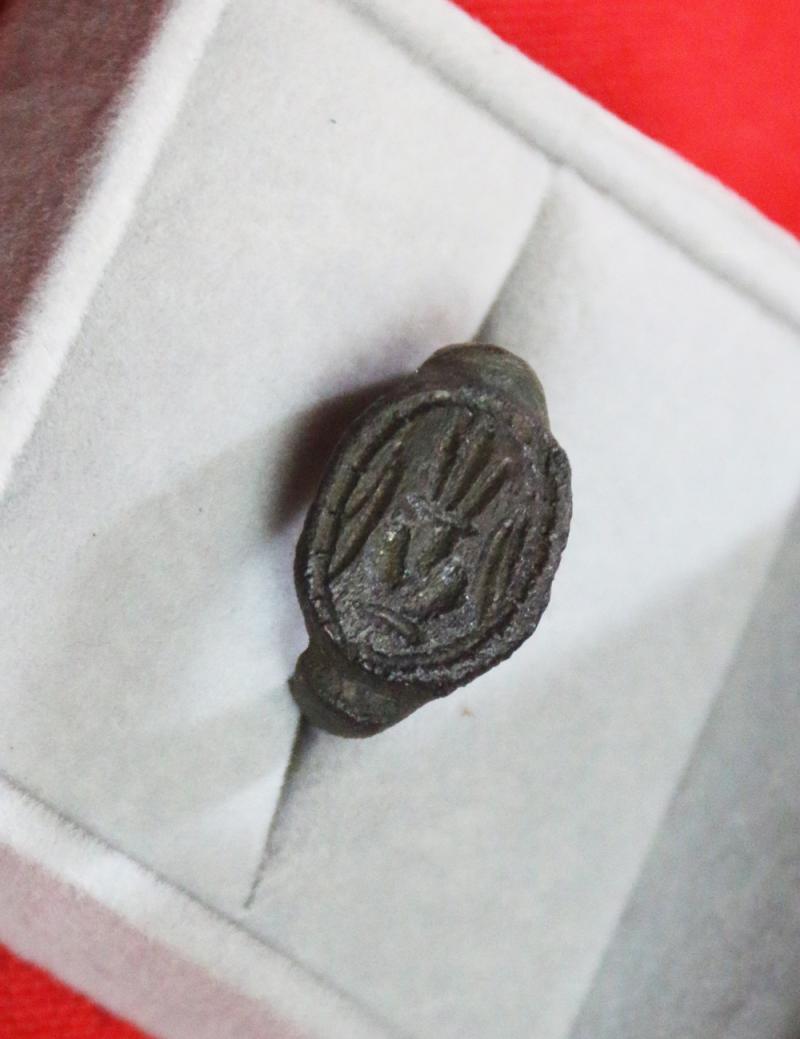 A Beautiful Original Roman 1st to 2nd Century A.D. Modius or Fire Alter Status Seal Ring. Worn From The Reigns Of Emperor Augustus Through To Emperor Flavian