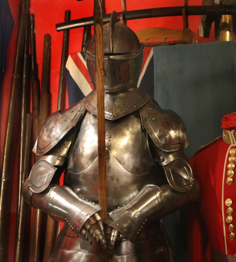 A Beautiful Full Suit of 16th Century Tudor Style Knight’s Historismus Plate Hall Armour with Halbeard Polearm. Fully Leather Strapped & Buckled So Likely, and Potentially, Wearable