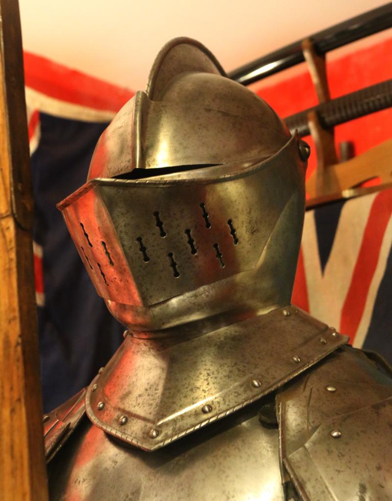 A Beautiful Full Suit of 16th Century Tudor Style Knight’s Historismus Plate Hall Armour with Halbeard Polearm. Fully Leather Strapped & Buckled So Likely, and Potentially, Wearable