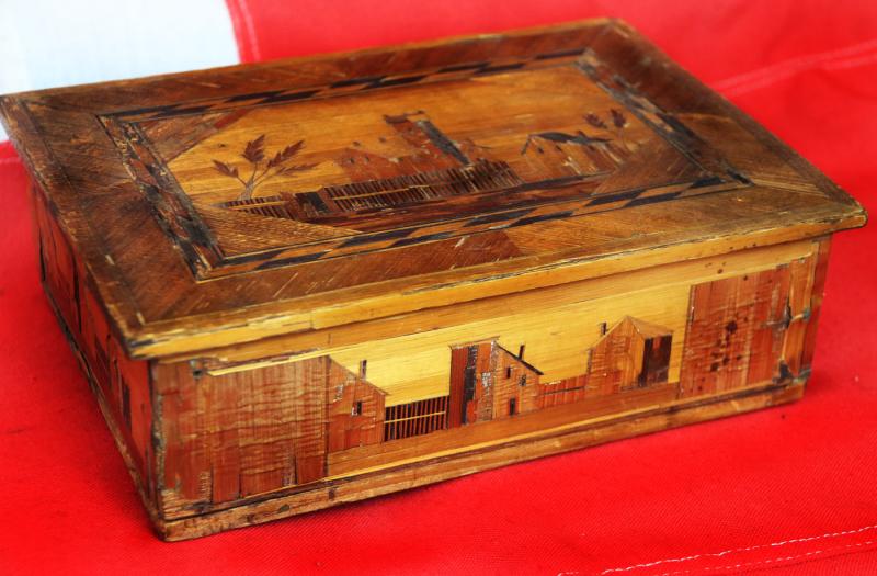 A Simply Beautiful Original Napoleonic Wars French 'Prisoner of War' Straw Valuables Box. Around 220 Years Old Made By French Prisoners from The Battle of the Nile To Waterloo