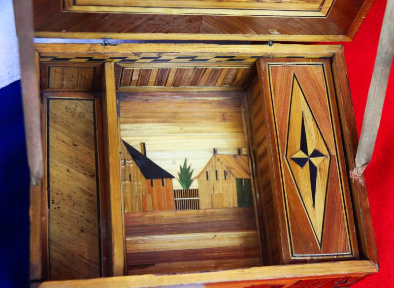 A Simply Beautiful Original Napoleonic Wars French 'Prisoner of War' Straw Valuables Box. Around 220 Years Old Made By French Prisoners from The Battle of the Nile To Waterloo