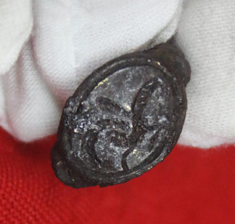 A Superb Roman 1900-2000 Year Old 'Status' Seal Ring, Intaglio, Stylized Engraved, with a Mythological Scene of The Pheonix In Flight. From The Time Of the Divine Augustus, The First Emperor of Rome