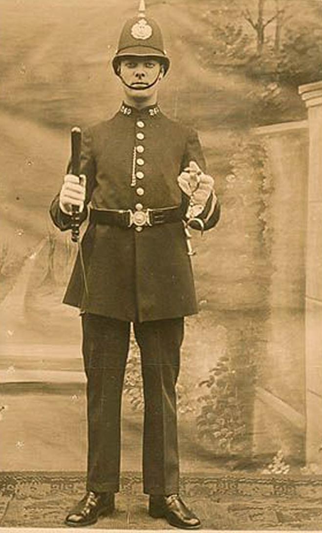 Victorian Police 'Jack the Ripper' Era Type Handcuffs or 'Derby's' & Original Oval Flat Key