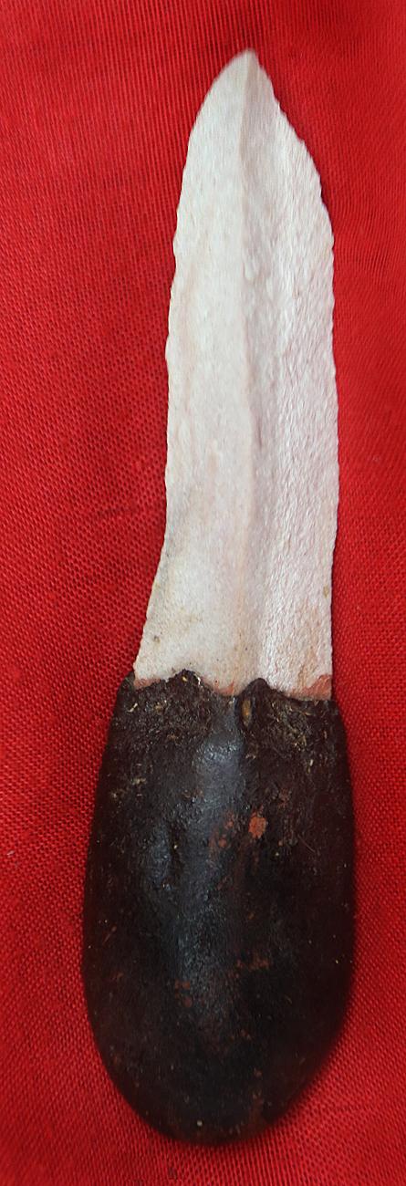 Excellent Pre-Contact Example of a Stone Leilira Knife from Central or Northern Australia. A First Nations' Cultural Object