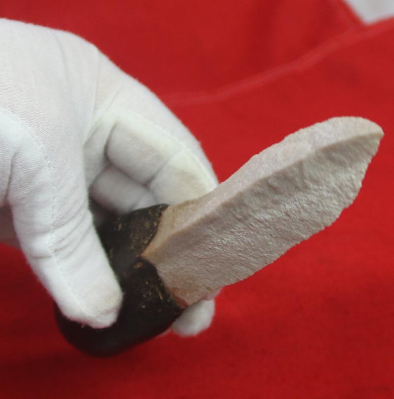 Excellent Pre-Contact Example of a Stone Leilira Knife from Central or Northern Australia. A First Nations' Cultural Object
