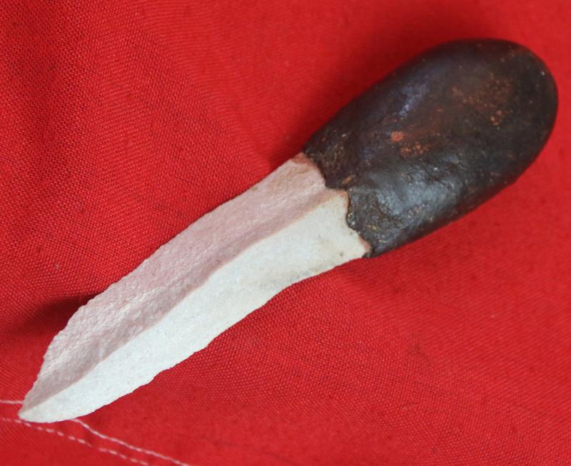 Excellent Pre-Contact Example of a Stone Leilira Knife from Central or Northern Australia. A First Nations' Cultural Object