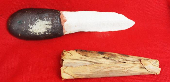 Excellent Pre-Contact Example of a Stone Leilira Knife from Central or Northern Australia. A First Nations' Cultural Object