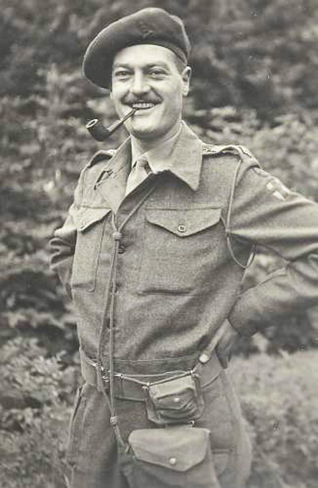 A Scarce Original WW2 British '37 Pattern Commando Officer's 9mm Browning Hi-power Holster, Ammunition Pouch & Waistbelt 1942/3 in Excellent Plus Condition