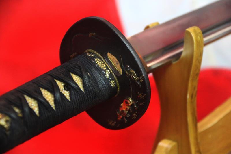 A Beautiful Antique Edo Samurai Long Katana. A Most Fine Katana With A Good Hon-Zukuri Blade With Midare Hamon and Full Length Hi