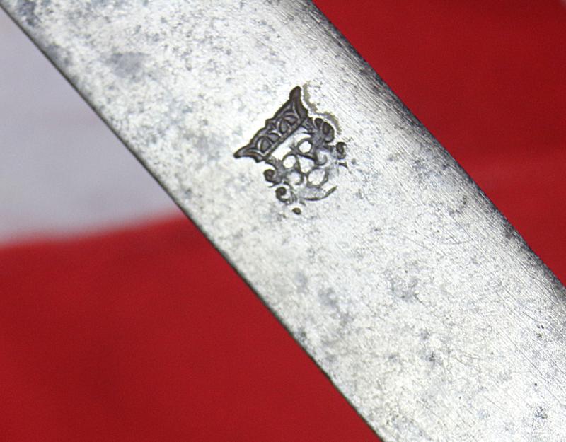 A Very Fine, 17th Century, King 'William & Queen Mary' Period Hangar Sword Cutlass of Senior Naval Officer's Admirals and Captains of the Royal Navy. Plus Infamous Pirates 🏴☠️.. King's Head Stamped Blade