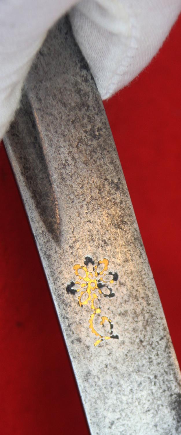 A Very Fine, 17th Century, King 'William & Queen Mary' Period Hangar Sword Cutlass of Senior Naval Officer's Admirals and Captains of the Royal Navy. & Notorious Pirates 🏴☠️ Gold Inlaid Flower Head Stamped Blade
