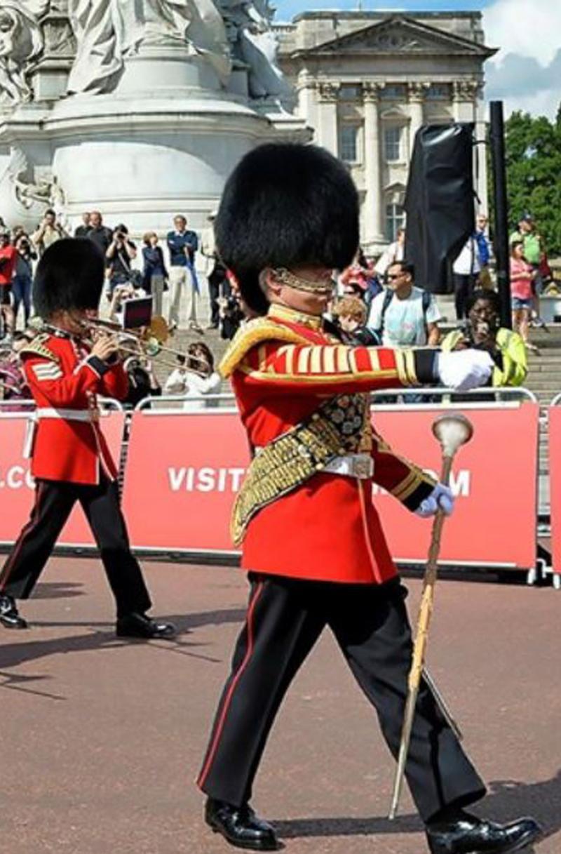 A Good King George VIth Pattern Household Division Drum Major's, of The Welsh Guards Marching Mace