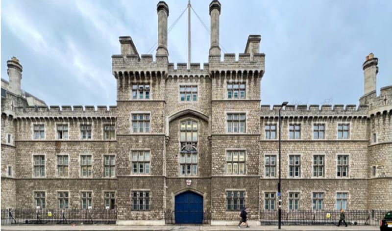 A Most Scarce Victorian Antique Honourable Artillery Company Officer's Sword. In Field Service Scabbard