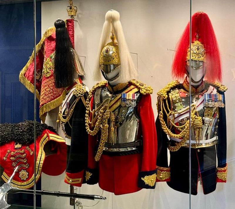 A Stunning, Demi-Shabraque Of An Officer Of The British Monarch, Her Late Most Beloved Majesty Queen Elizabeth IInd Mounted Bodyguard of the Household Cavalry The Horse Guards. Post 1953 With 19 Battle Honours Up to 1991