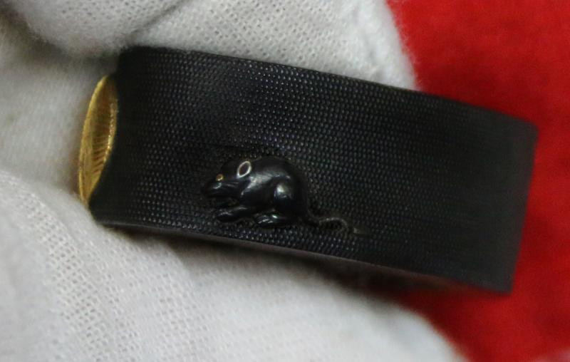 A Stunning Quality Edo Period Tanto Fuchi In Shakudo and Pure Gold. Incredible Fine Quality Chisselled Takebori Carving of Rats Around a Gold Koku Traditional Rice Bale. Signed with Kikihan