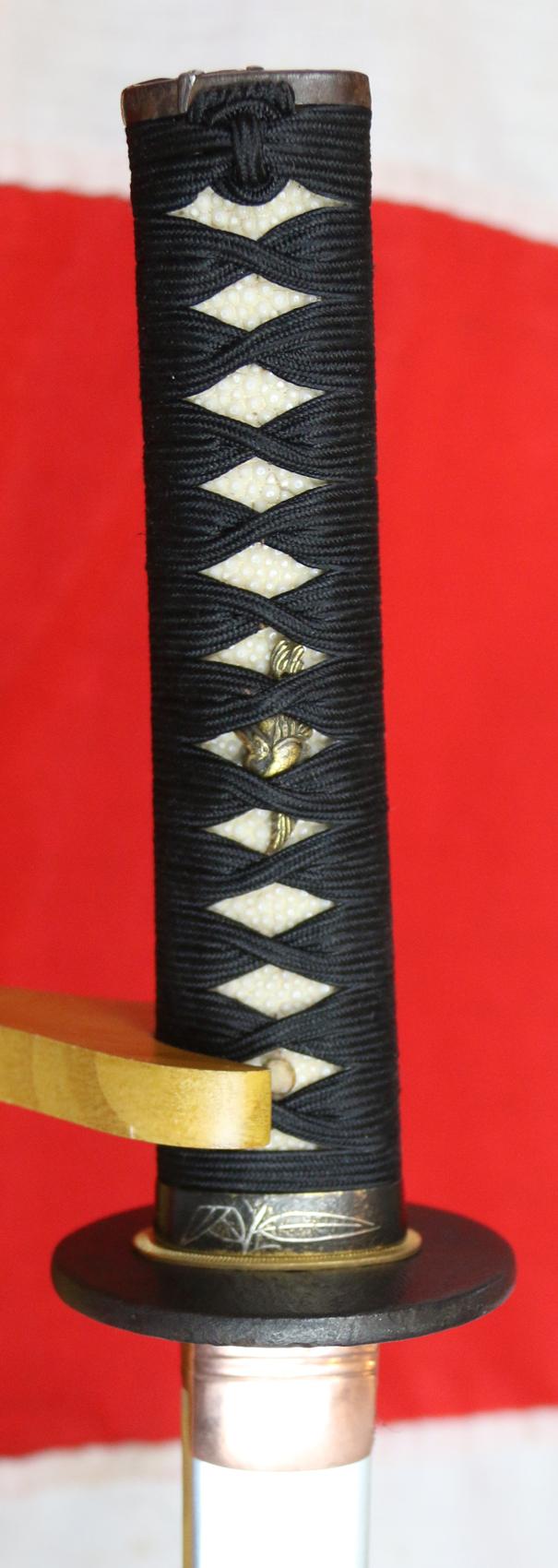 A Beautiful Antique Samurai Wakazashi With A Fine Signed Blade. Kunitsuna(国綱)In Beautiful Polish Showing Narrow Suguha Hamon. With the Moon & Bamboo Kashira. Lobster Scale Urushi Ishime Lacquer Saya