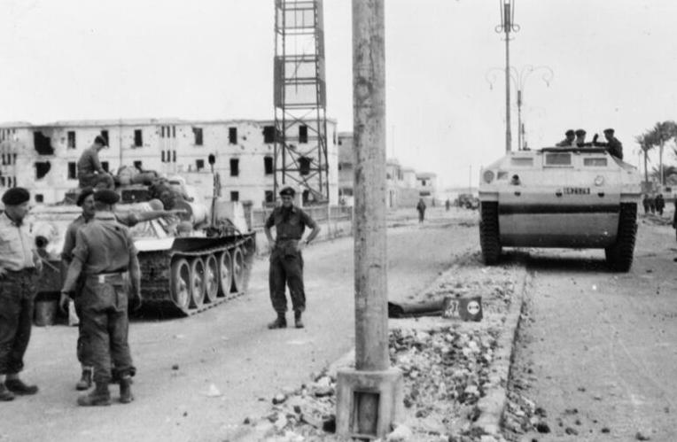 A Good Silver Parachute Regiment Officer's Cap Badge 3rd Battalion Parachute Regt. Suez Campaign. Operations Telescope & Musketeer. A Franco-British Victory, Confounded by a Political Blunder